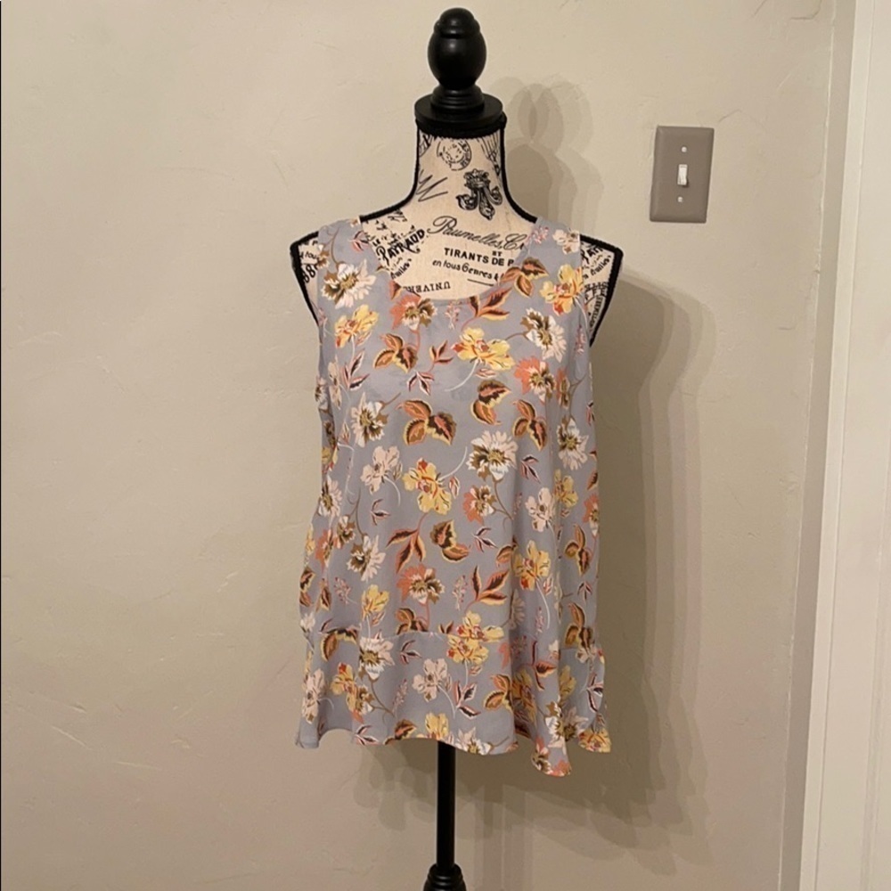 EUC Loft floral women’s sleeveless shirt​​​​​​​​​​​​​​